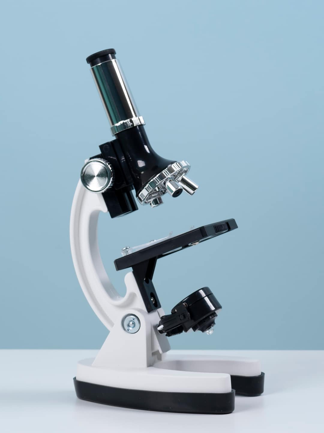 image of a microscope